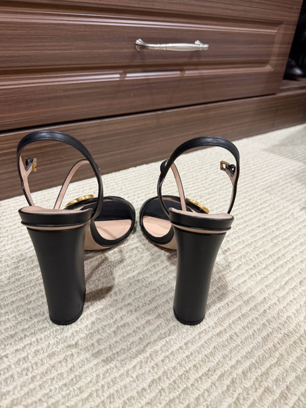 Gucci Black Leather Slingback Heels with Gold Double G - Picture 4 of 4